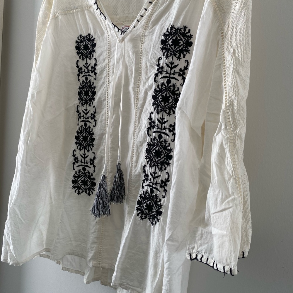 Light Flow Patterned Top - Picture 2 of 5